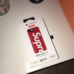 Supreme Mophie Juice Pack Air